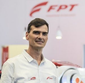 Gerente de Vendas da FPT Industrial Voluntário SAE no Fórum da Mobilidade Diretor Comercial Voluntário da SAE seção PR/SC